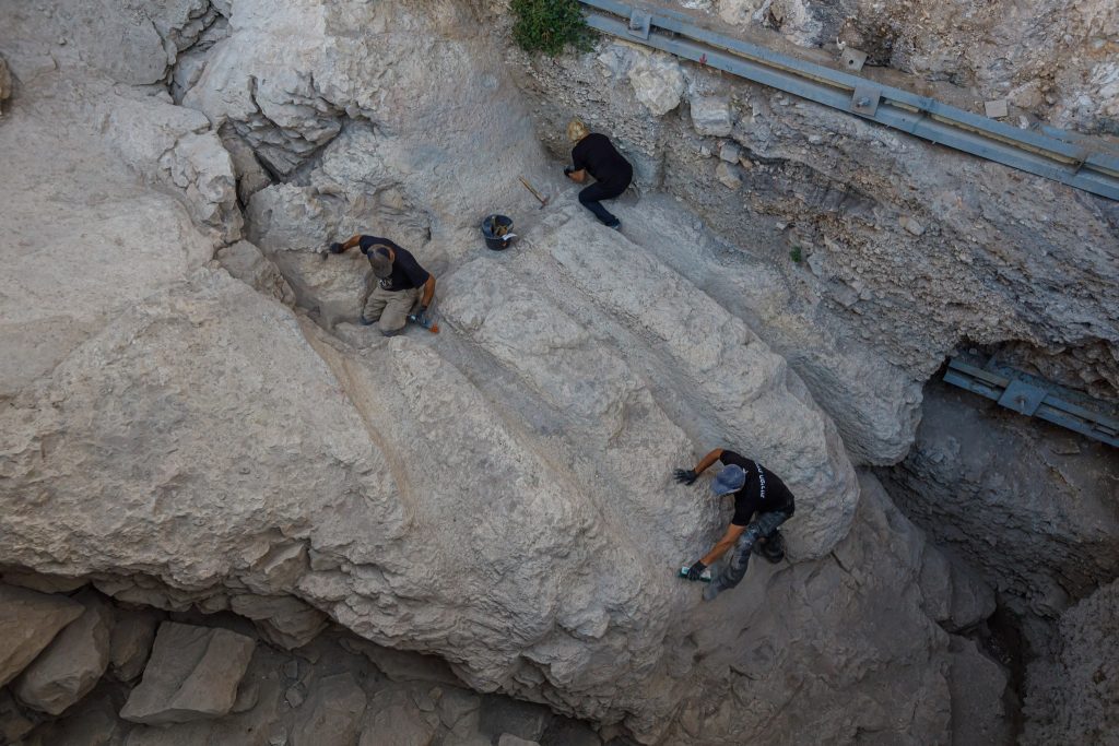 %name Arqueólogos desentierran Enigmáticos Canales de 2.800 años de Antigüedad en Jerusalén: Un Vistazo al Misterio Ancestral