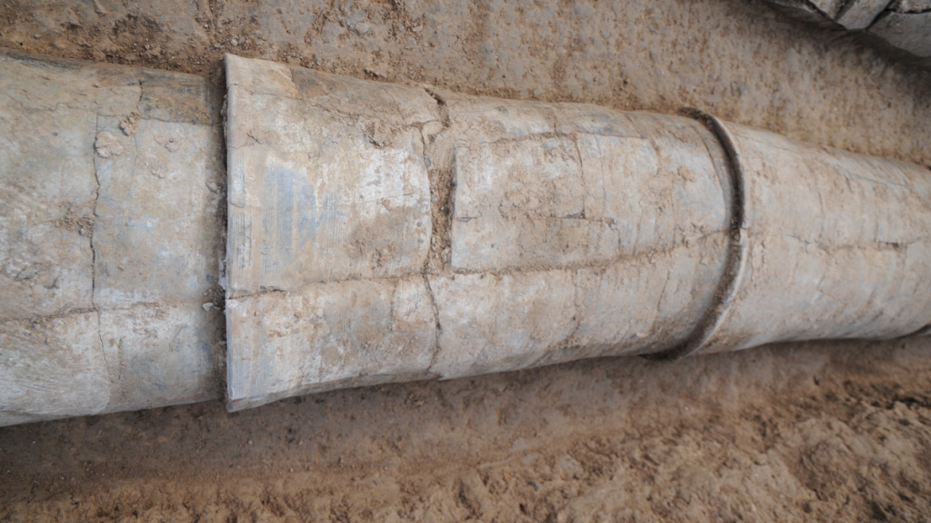 Closeup photo of water pipe segments fitted together in situ at Pingliangtai. Photo: Yanpeng Cao