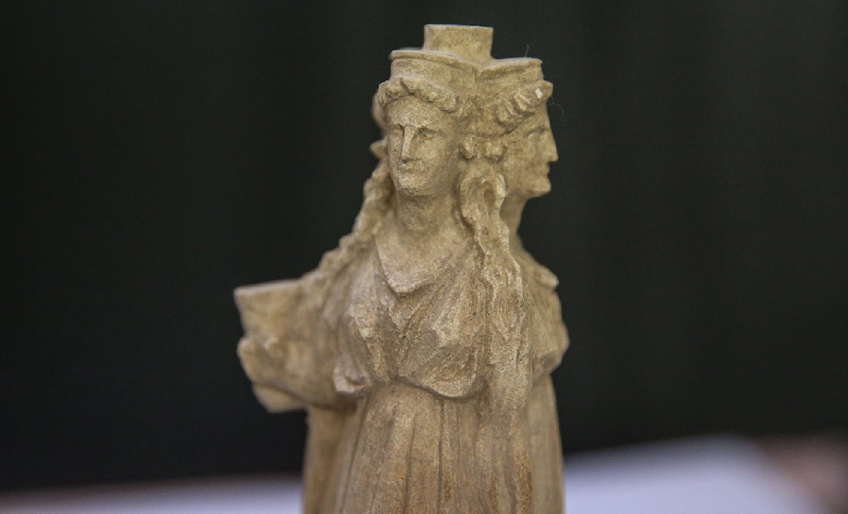 Mersin’de tanrıça Hekate’nin üç başlı heykeli bulundu