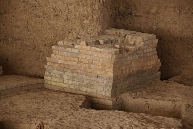 Виявлення східної стіни Парських воріт Персеполя з глазурованою цеглою. Фото: ІСНА