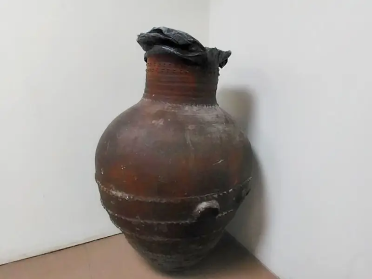 A 2600-year-old Clay Pot was Repurposed As Trash Bin in An Iranian ...