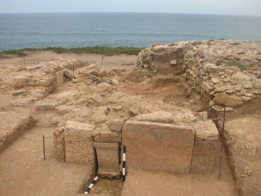 Alto da Vigia - Roman sanctuary dedicated to the Son, Moon, and Ocean. Detail of Roman altar reused to build the Medieval Islamic mosque. Photo: © CMS | MASMO