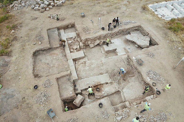 View of the excavations in the uncovered former municipal archive of Doliche. Photo: Asia Minor Research Center, Universität Münster