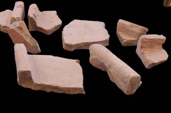 An assortment of the roof tile fragments discovered at the Givati Parking Lot Excavation. / Emil Aladjem, Israel Antiquities Authority