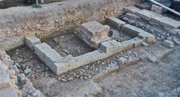 O altar de sacrifício no templo de Artemis Amarynthos, Eubéia