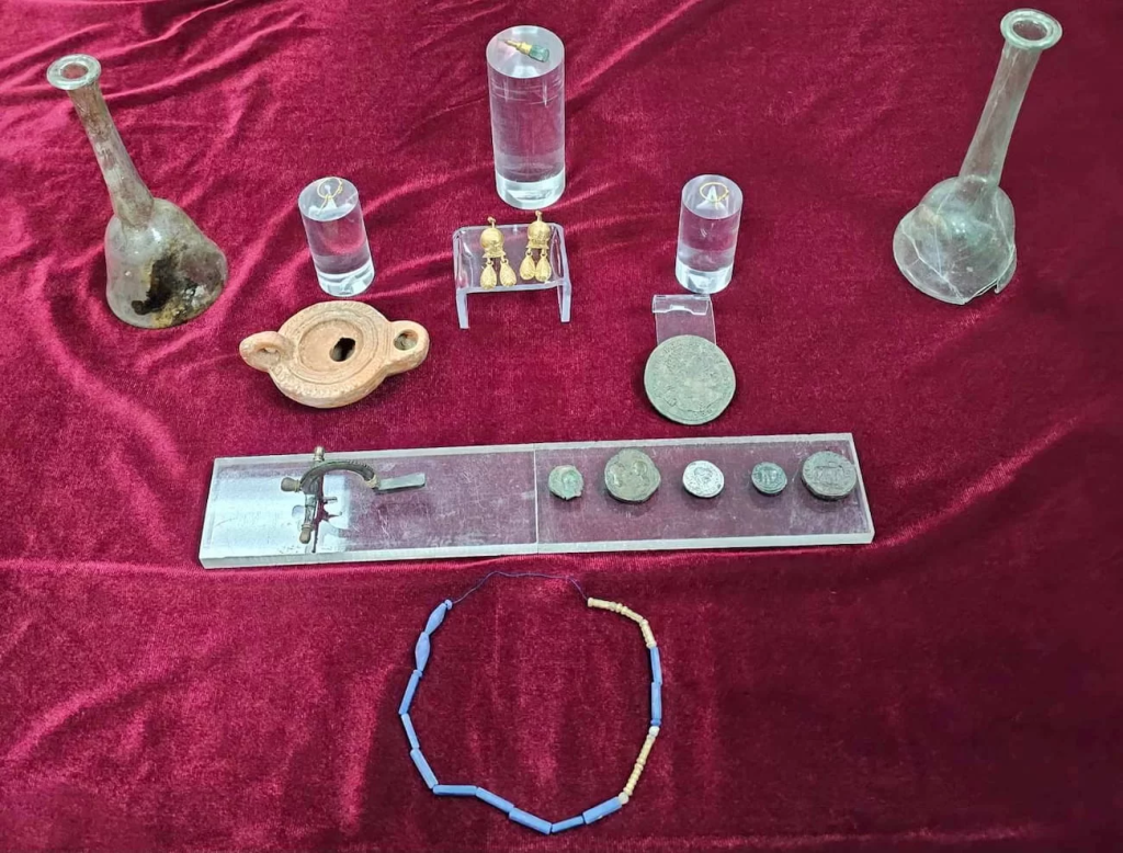 Other objects found in Roman tombs in Bulgaria. Image Credit: Museum Veliko Tarnovo