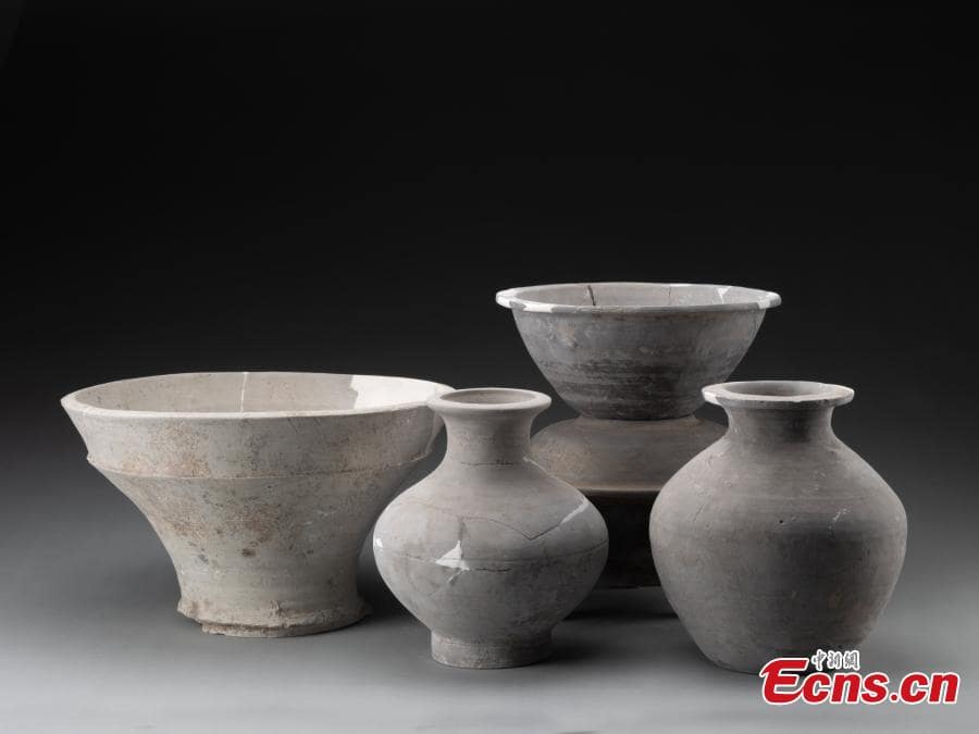 Pottery wares are unearthed at ancient city ruins of the "Gan".