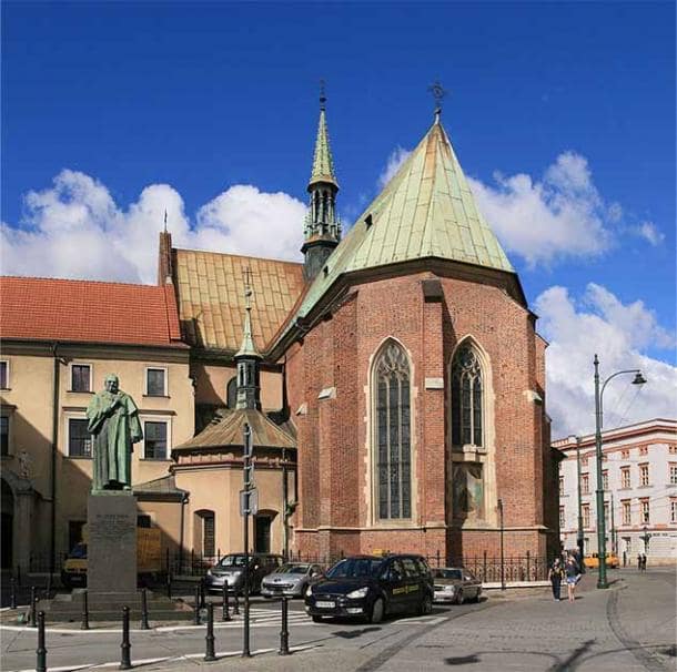 У склепі церкви Святого Франциска Ассизького у Кракові було виявлено золотий, срібний та мідний протез. Фото: Людвіг 14 / CC BY-SA 3.0