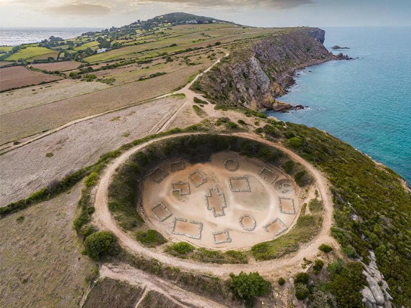Circular shaped Iron Age Gallic Village min