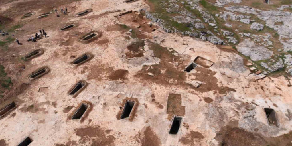 Скальные гробницы Туруш (Тарса)