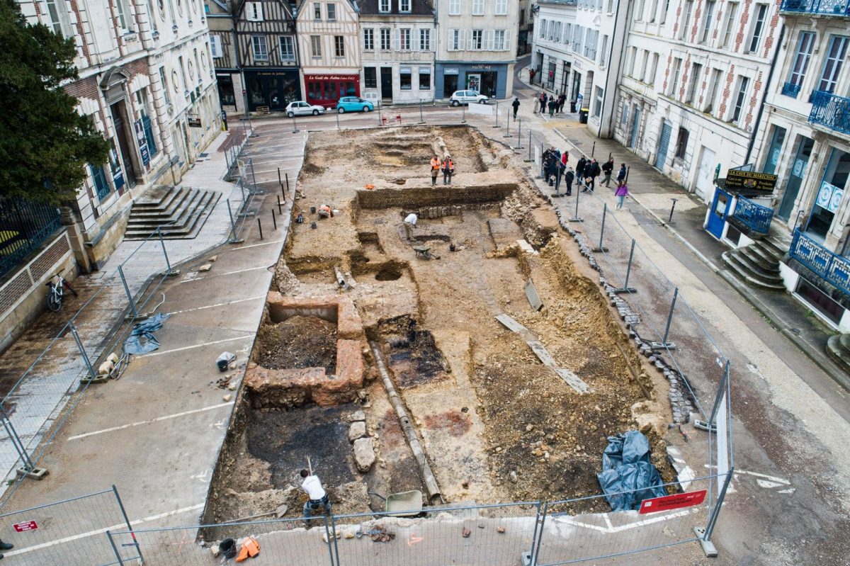 General view of the excavation site at Place du Maréchal Leclerc in Auxerre. Photo: © Christophe Fouquin, Inrap
