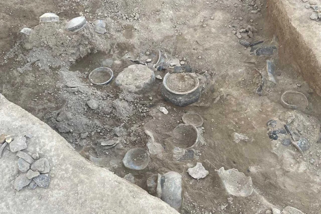 Ceramic tableware associated with the ritual table. Photo: University of Catania