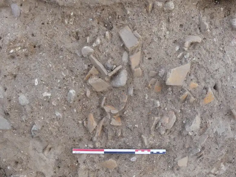 Pottery fragments at the site. Photo: R. Antonietti / Inrap