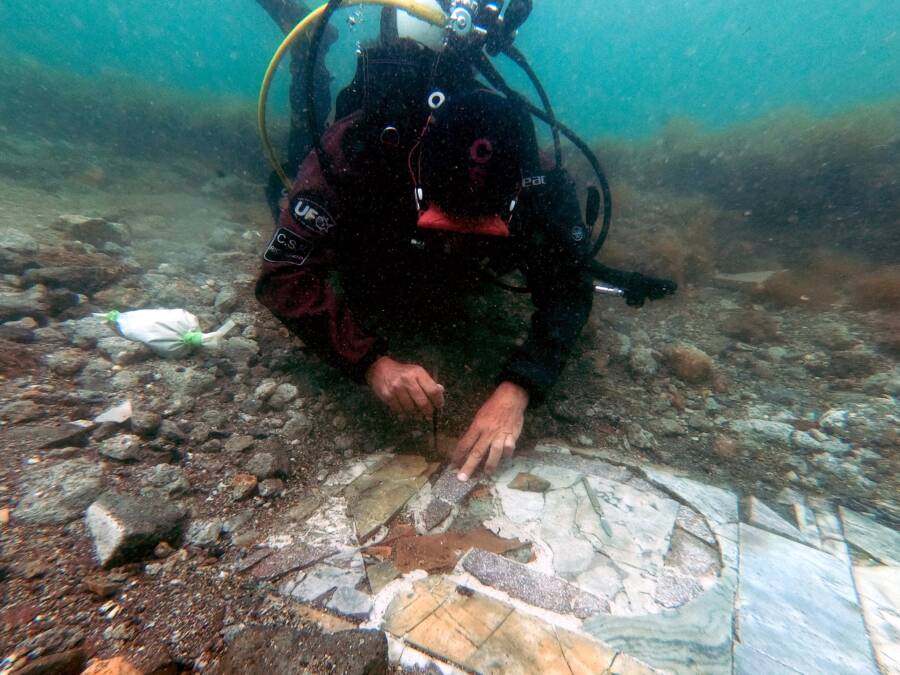 Archaeologists working on the restoration of the opus sectile floor in Bacoli. Photo: Edoardo Ruspantini/Parco Archeologico Campi Flegre