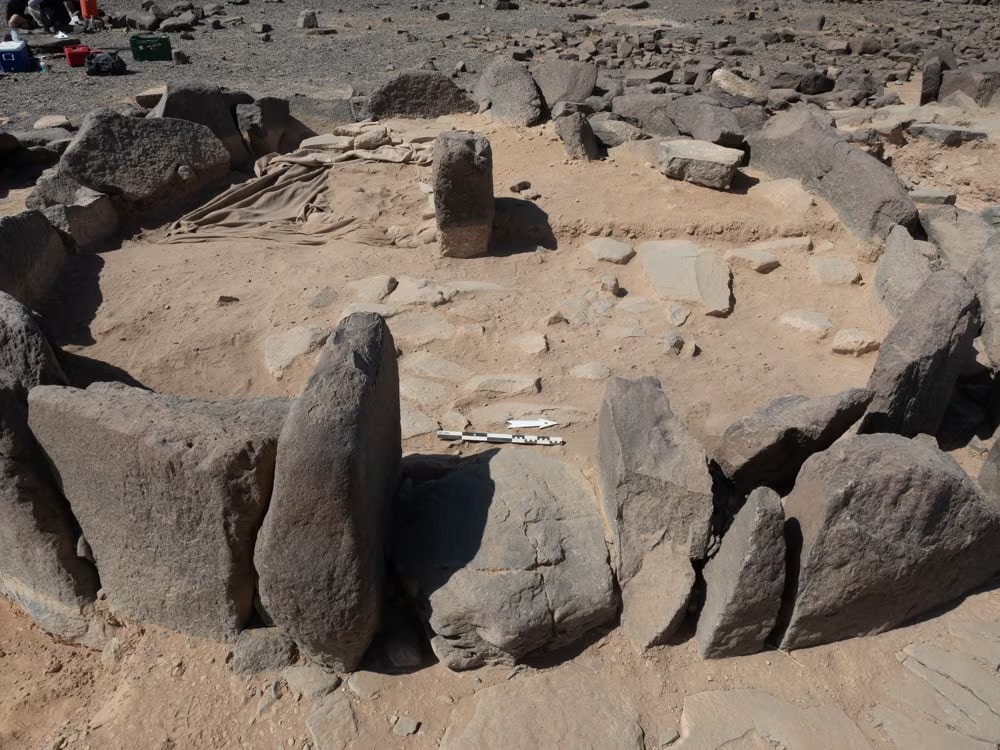 The shelter foundations were formed by massive basalt blocks weighing up to a tonne each. Image credit: RCU/University of Western Australia/University of Sydney.