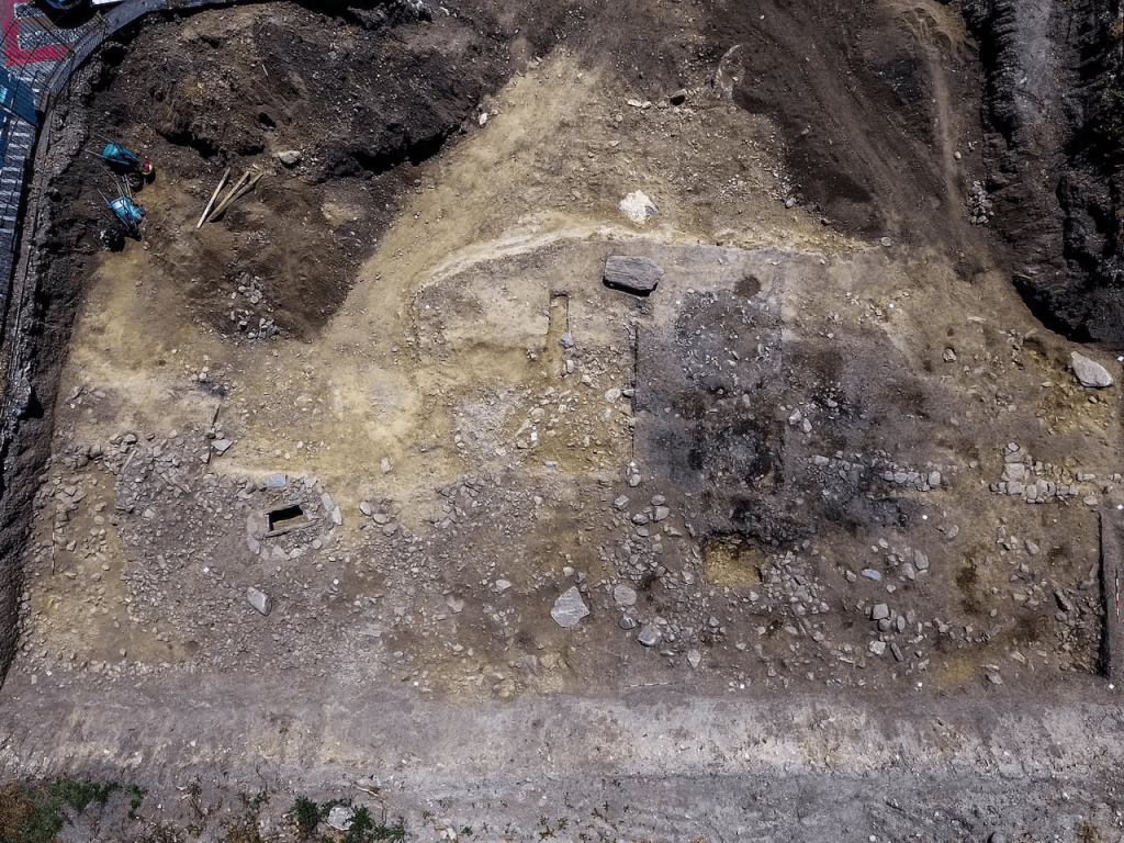 Overview of the Copper Age sanctuary discovered in the northern Lombardy region of Italy. Photo: Soprintendenza Archeologia, Belle Arti e Paesaggio per le province di Como, Lecco, Monza-Brianza, Pavia, Sondrio e Varese