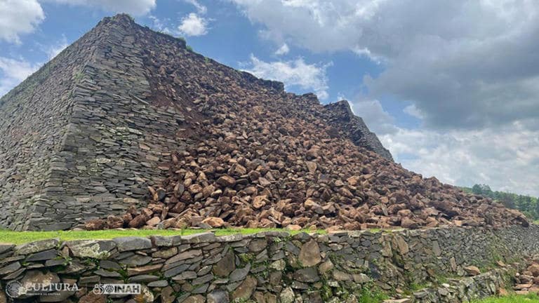 One of the two pyramids at the Ihuatzio Archaeological Zone collapsed after heavy rainfall. Ramiro Aguayo. INAH