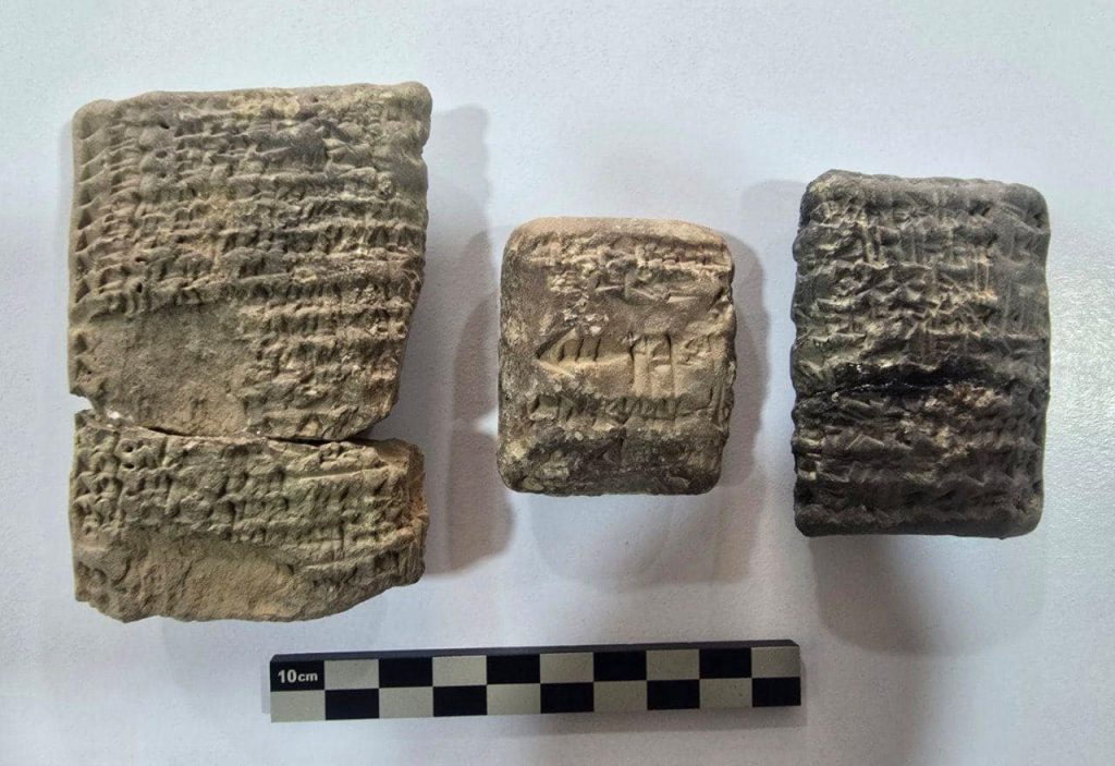 Among the findings in Babylon are tablets with cuneiform writing. Photo: Iraqi State Board of Antiquities and Heritage