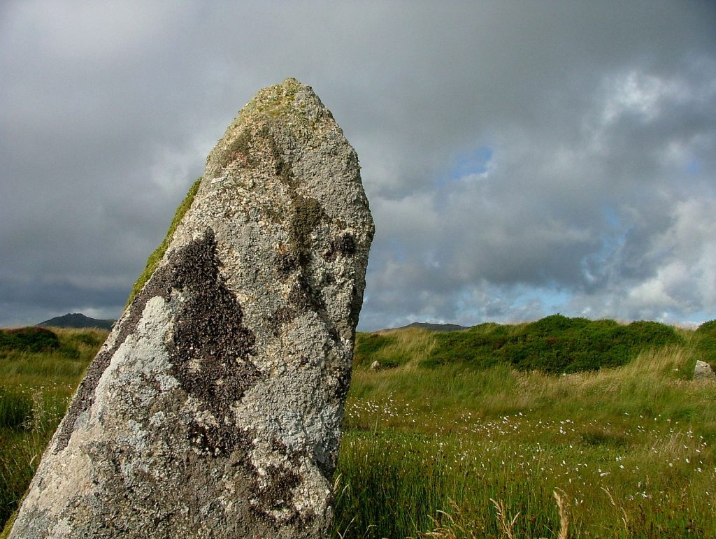 King Arthur's Hall is on Bodmin Moor Cornwall, UK. It contains 56 standing stones partially buried, leaning, or on the ground. Photo: Wikipedia Commons