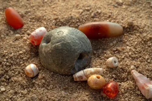 The collection of gemstone beads and a Dilmun seal recently discovered at the Dilmun temple site. Photo: Kuwait News Agency (KUNA)