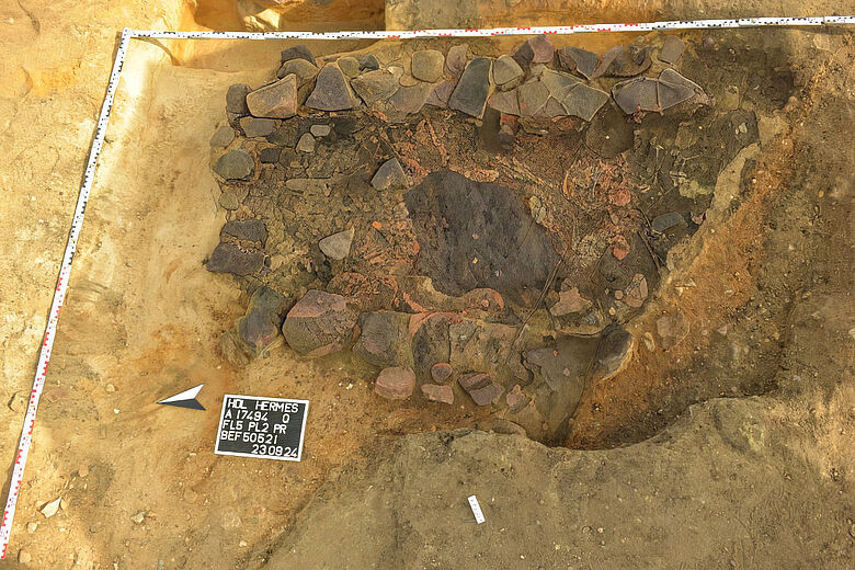 Firing channel of a high medieval stone storage oven, which was used to heat a residential building. Photo: State Office for Monument Preservation and Archaeology Saxony-Anhalt, Anton Mutz