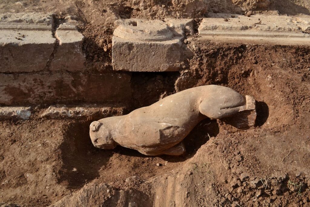 Lions sculpted in Pentelic marble found in Rypes. Photo: Greek Ministry of Culture