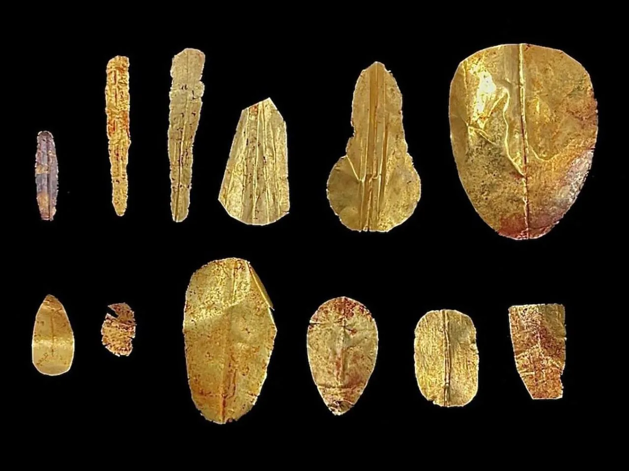 Gold tongues and nails discovered on mummies from the Ptolemaic period in Al-Bahnasa. Credit: University of Barcelona