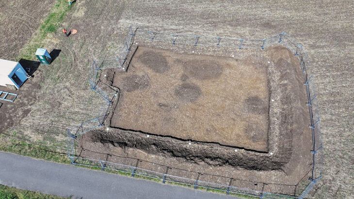 One of the 2024 excavation areas: after removing the topsoil, large discolored storage pits are visible. Credit: Francois Ohl / LAD