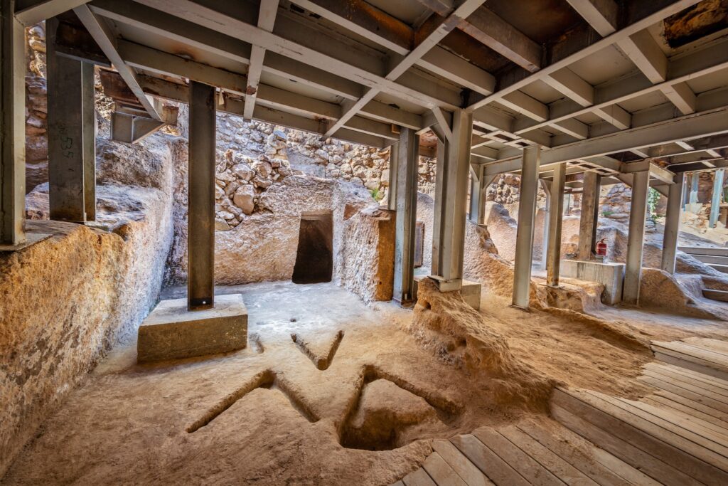 Mysterious carvings were discovered on the structure's floor. Credit: Kobi Harati / City of David