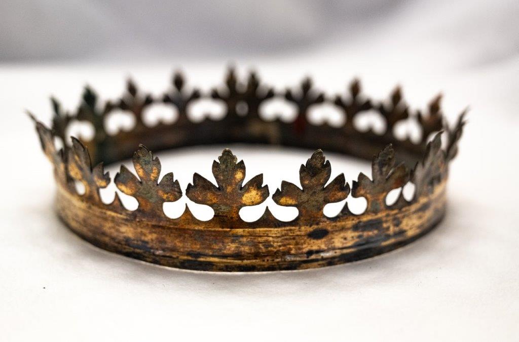 A crown discovered at the Vilnius Cathedral. Photo: Vilnius Archdiocese / Aistė Karpytė.