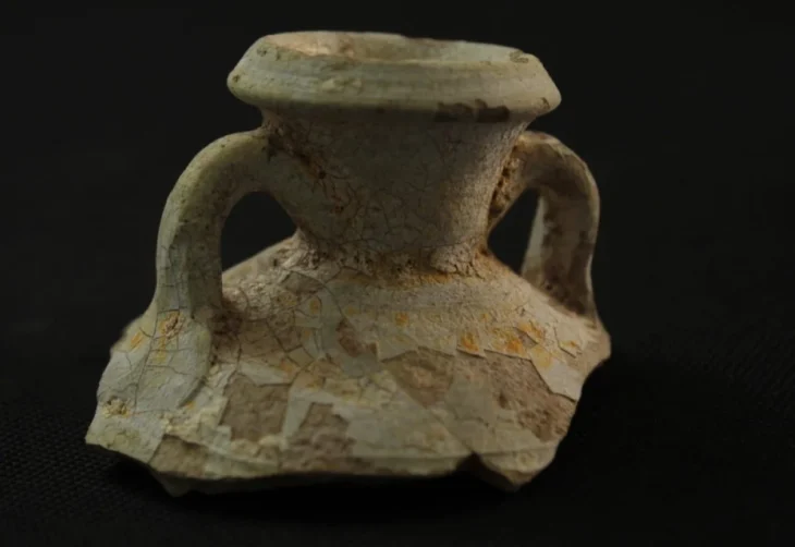 Remains of Pottery jars discovered from the Hellenistic courtyard site. Credit: KUNA