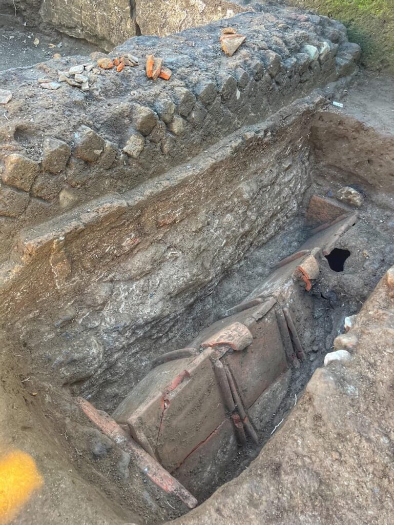 Another of the discovered graves. Credit: Soprintendenza Archeologia Belle Arti e Paesaggio per l'area metropolitana di Napoli. (Superintendency for Archaeological Heritage, Fine Arts, and Landscape for the Metropolitan Area of Naples)