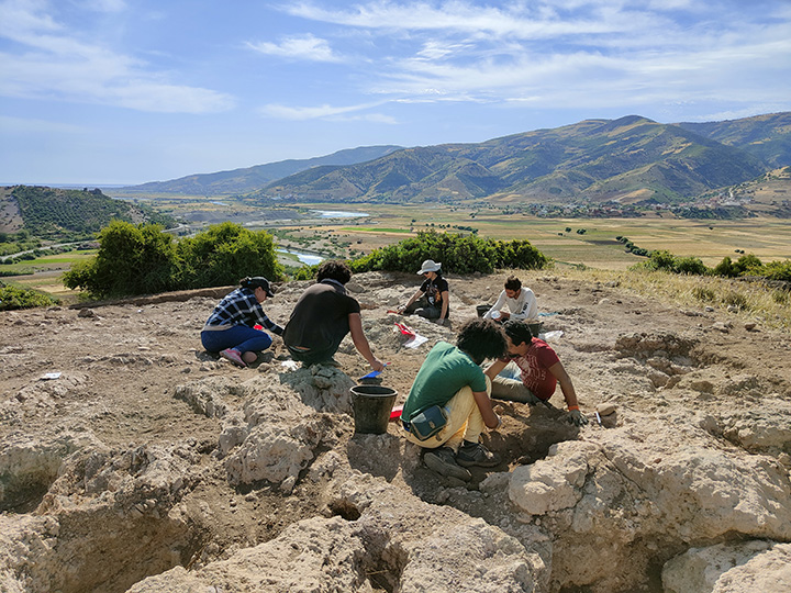 Kach Kouch is located ten kilometres from the present-day coast, near the Strait of Gibraltar, and thirty kilometres southeast of Tétouan. Credit: University of Barcelona