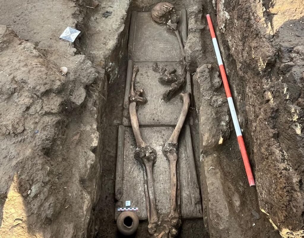 One of the graves found in Liternum. Credit: Soprintendenza Archeologia Belle Arti e Paesaggio per l'area metropolitana di Napoli. (Superintendency for Archaeological Heritage, Fine Arts, and Landscape for the Metropolitan Area of Naples)