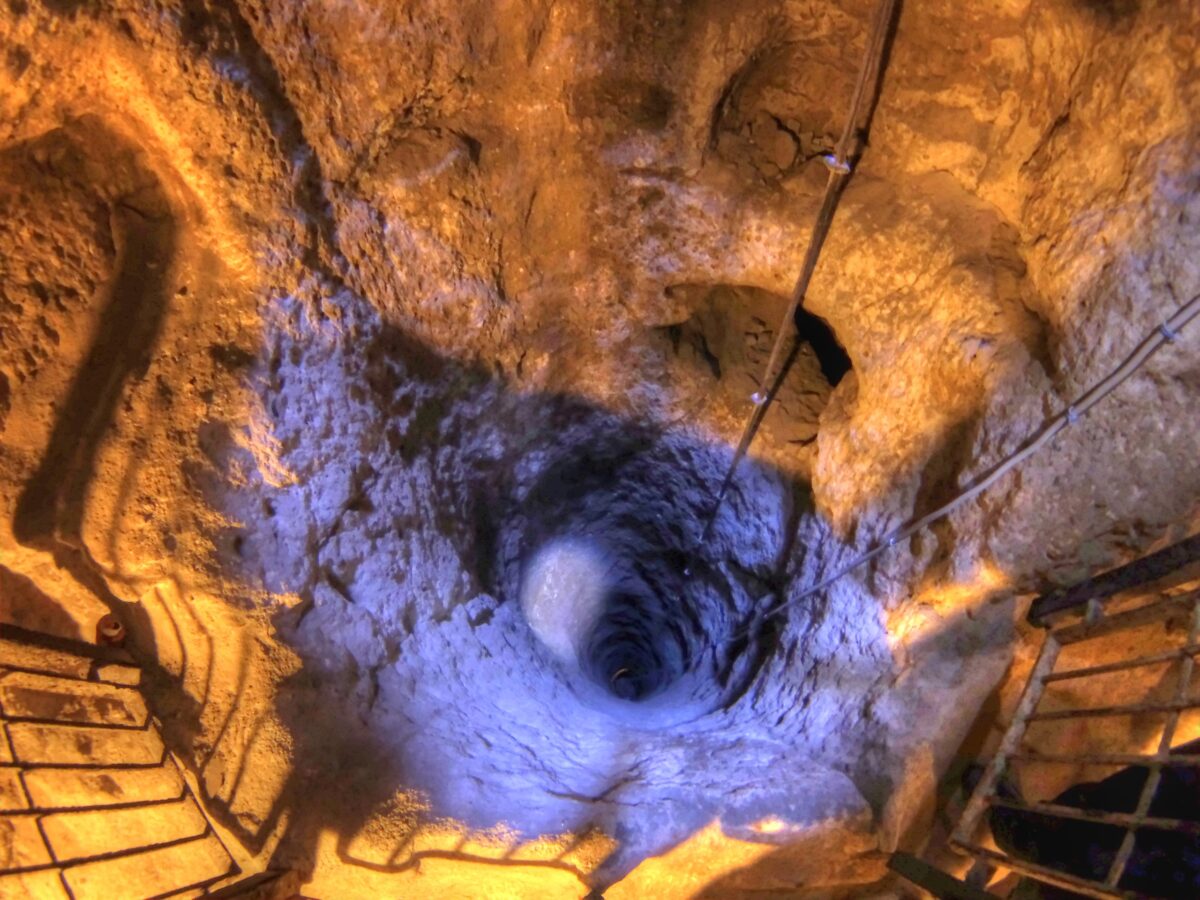 A deep ventilation well in the city. Credit: Public Domain