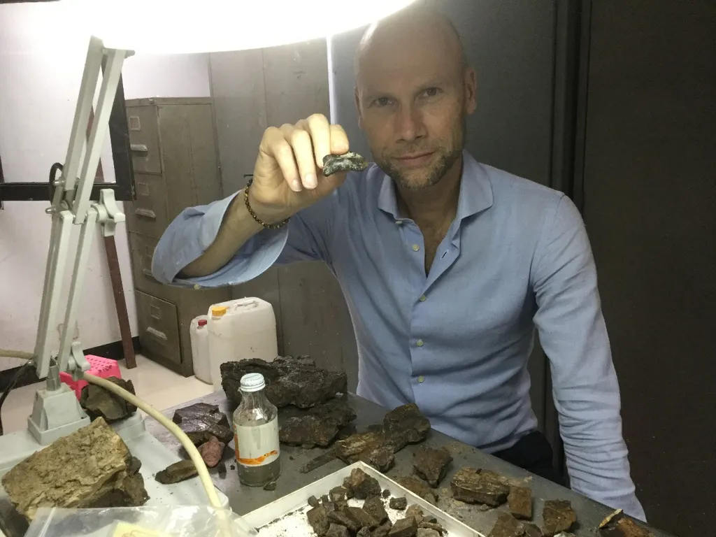 Researchers show fossils of vertebrate species found in the Madura Strait, East Java. Credit: Berghuis et al. (2024), Quaternary Environments and Humans.