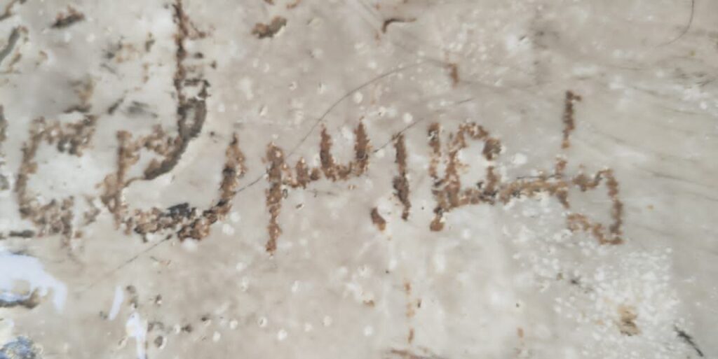 Recently unearthed in the mountains of Marvdasht, this rare Sassanid-era inscription is believed to emphasize the sacred value of loyalty and the divine consequences of betrayal, reflecting ancient Zoroastrian ethical principles associated with the deity Mithra. Credit: Tehran Times