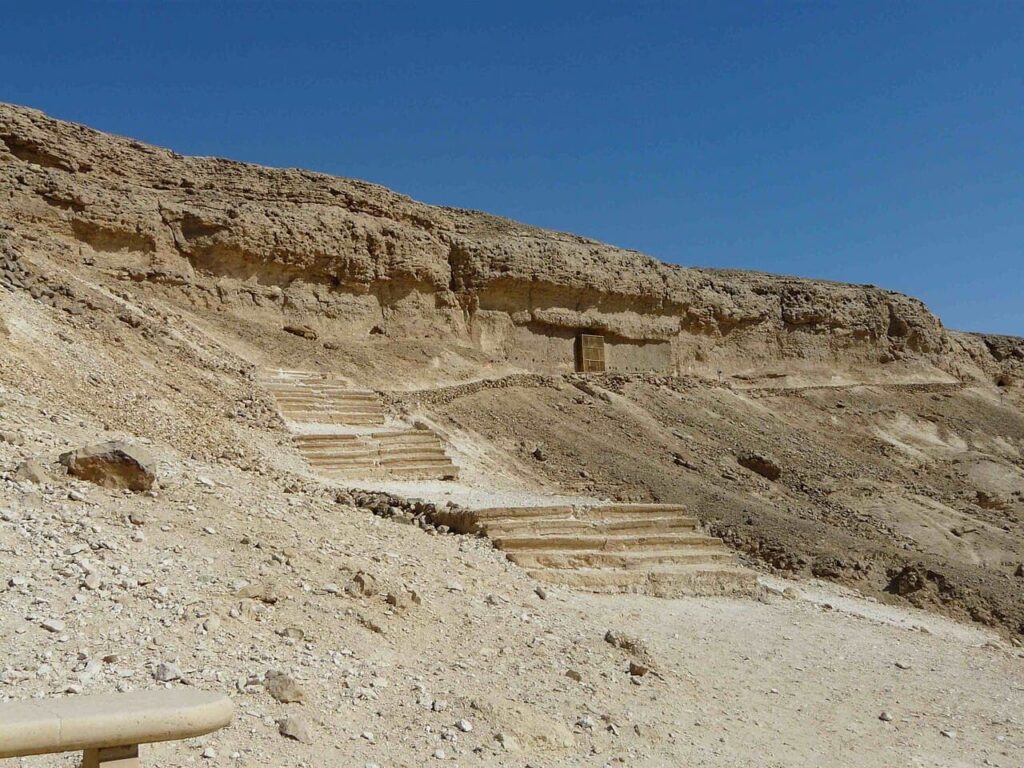 Christian monks established monastic communities within the tombs of Amarna’s necropolis during the Byzantine period. Credit: Wikimedia Commons