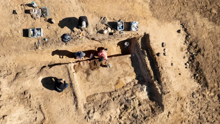 Archaeologists uncover lavish Viking Age graves near Aarhus, Denmark, revealing elite burials possibly linked to King Harald Bluetooth. Credit: Moesgaard Museum