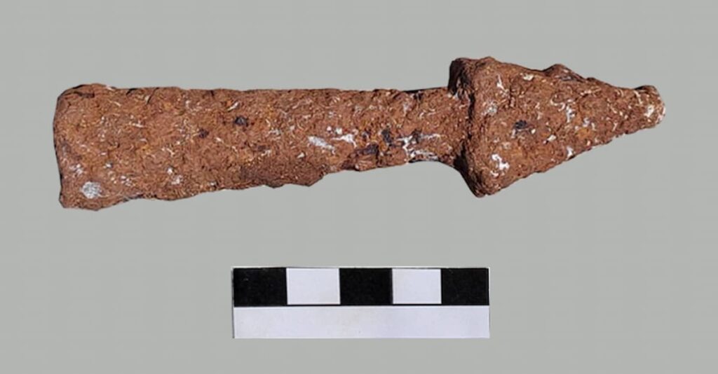 Detail of one of the arrowheads uncovered during the excavation. Credit: CNR Institute of Heritage Science (ISPC) / SABAP Lecce