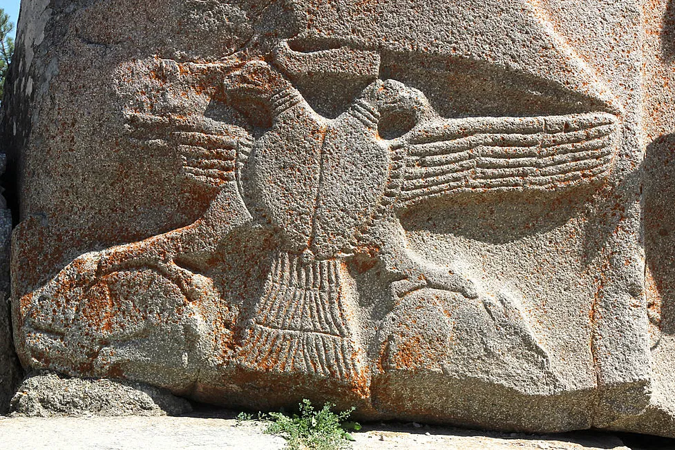 The eastern pier of the Sphinx Gate at Alaca Hüyük, showing the double-headed eagle grasping two hares. Photo by Ingeborg Simon / Wikimedia Commons