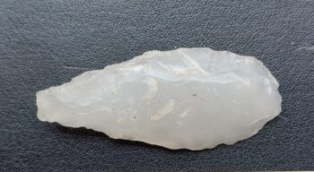 Bifacially flaked arrowhead made of white quartzite