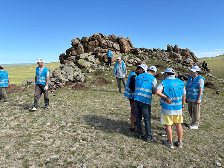 The term “Bor Ovoo”, meaning "brown sacred cairn" in Mongolian, reflects both the physical landscape and its revered status among locals—past and present. Credit: Aişe Hümeyra Akgün - AA