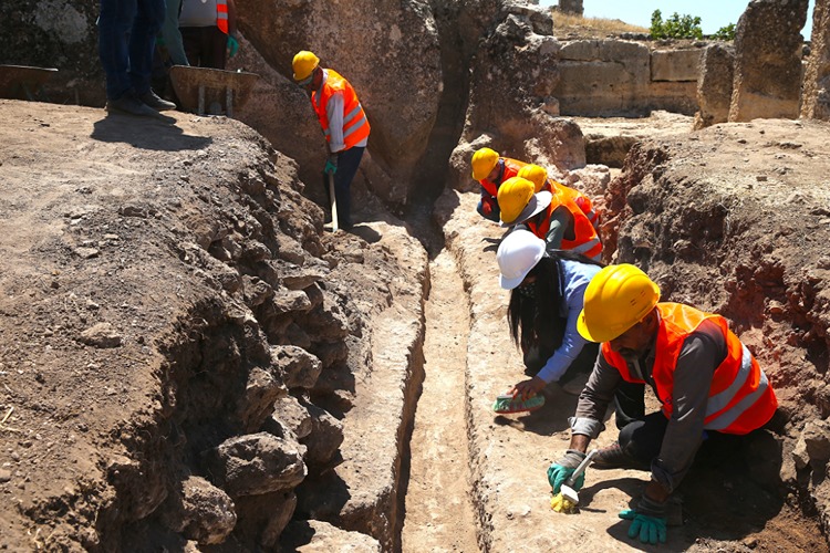 Among the finds were fragments of ancient water bottles, indicating how soldiers and civilians alike carried water with them. Credit: Osman Bilgin/AA