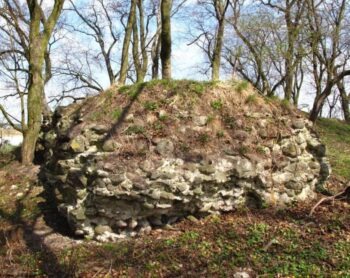 Castle Kolno was burned down in the 1400s, and only ruins remain today. Credit: National Institute of Cultural Heritage