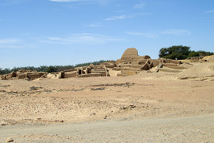 
Ancient settlement of Ain al-Kharab/Ain al-Turba, Kharga Depression, Libyan Desert, Egypt. Credit: Public Domain 