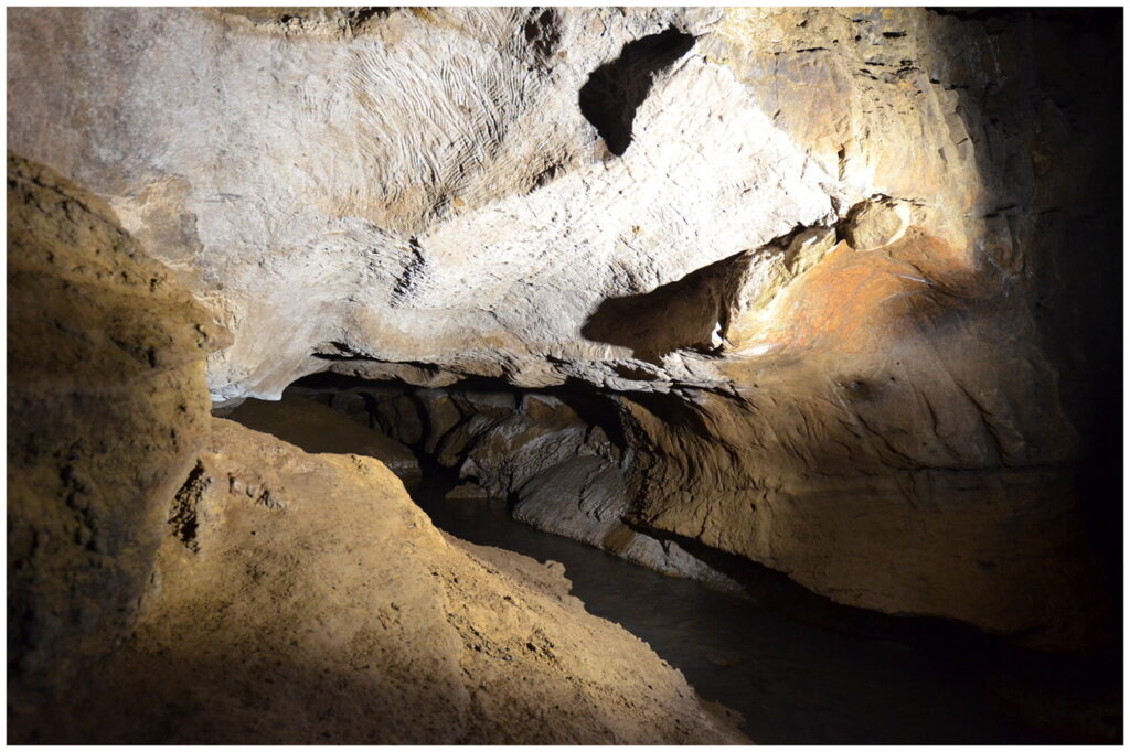 Collapsed Block Chamber, distal end with finger-fluted walls and ceiling. (Photo: Bruno David / GunaiKurnai Land and Waters Aboriginal Corporation)