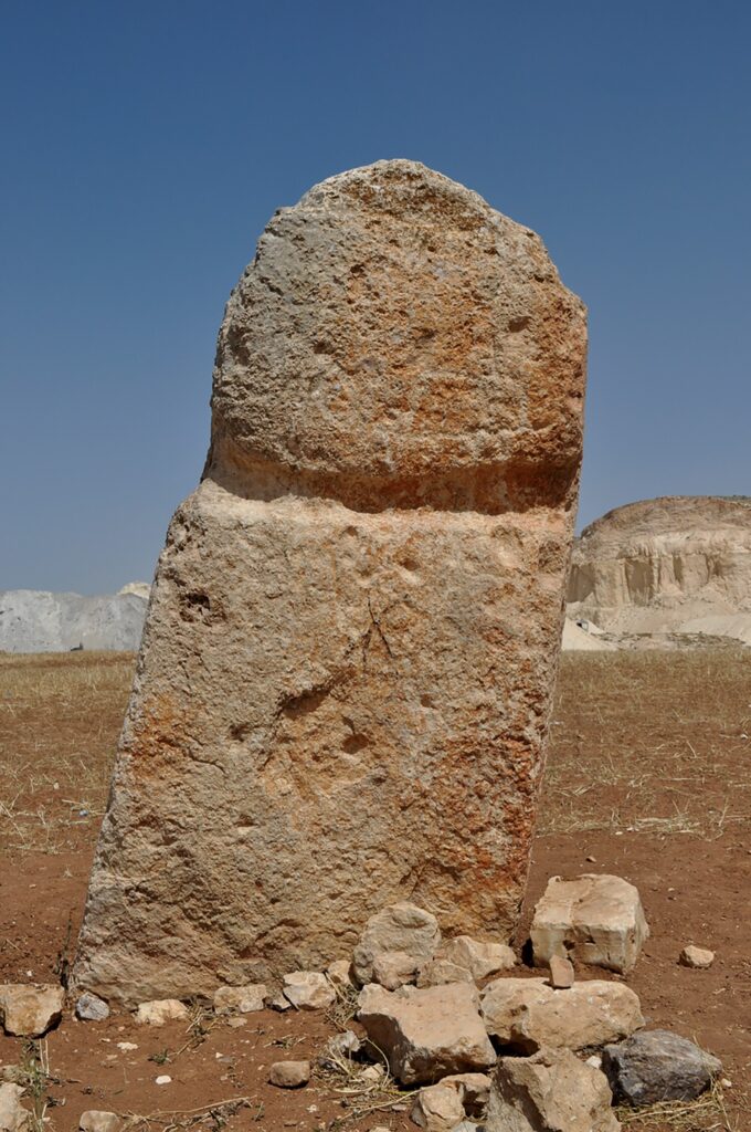 Hadjar al-Mansub, the largest of the single standing stones. Image Credit: The Ritual Landscapes of Murayghat Project / Susanne Kerner