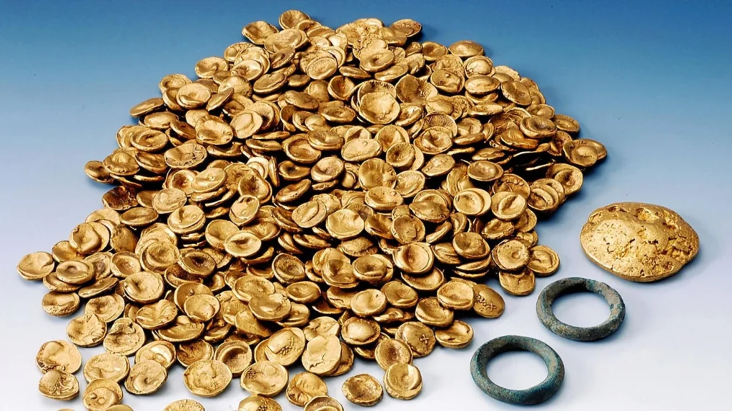 The Manching gold treasure – 483 Celtic coins and a 217-gram gold piece.