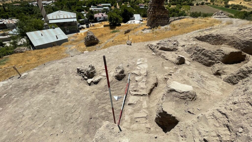 Governor Numan Kurtulmuş announced on his official X account that archaeologists at Tadım Höyüğü have uncovered rare double-headed sacred hearths,
